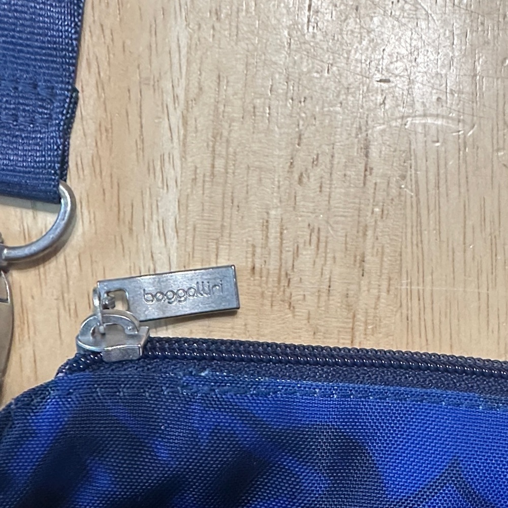 Baggallini Blue Floral Crossbody Bag - Picture 2 of 11